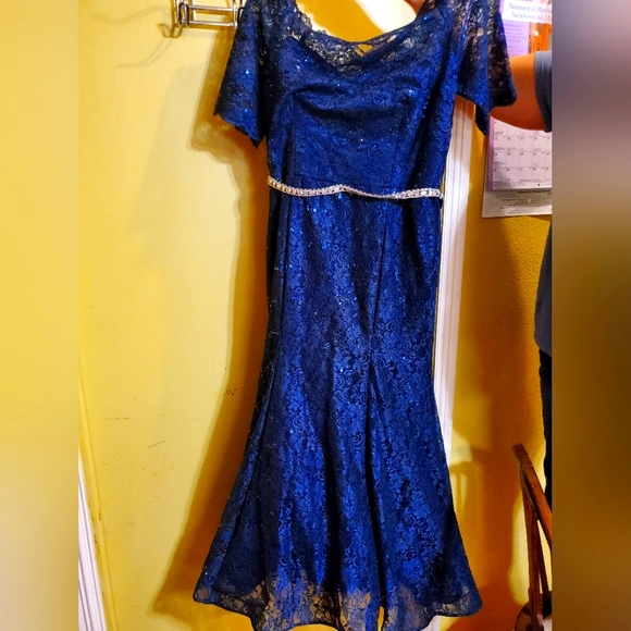 Women's Formal Gown - Picture 1 of 8